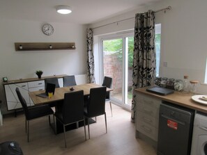 Living area - The Cambridge Suites -Tas Accommodations (Cambridge)