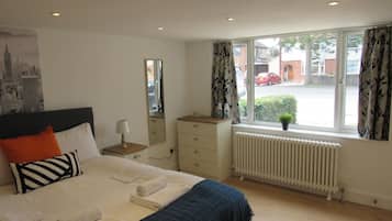 Family Room | Egyptian cotton sheets, premium bedding, desk, laptop workspace