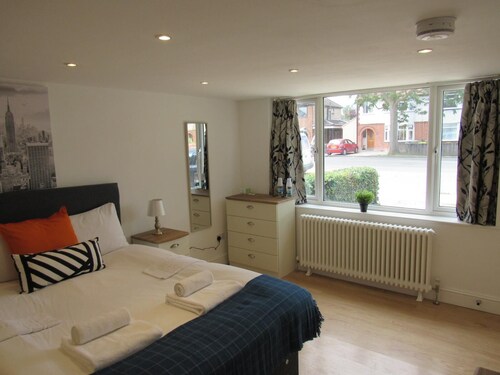 The Cambridge Suites -Tas Accommodations