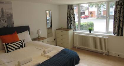 The Cambridge Suites -Tas Accommodations