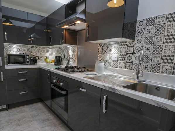 Dishwasher, cookware/dishes/utensils