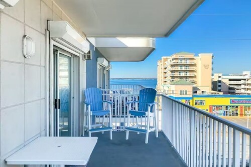 ⭐️Penthouse Astoria 401 Roof Top Pool Gym Amazing Views⭐️