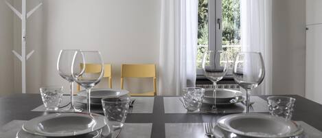 Apartment | 3 Schlafzimmer, schallisolierte Zimmer, Bügeleisen/Bügelbrett, WLAN