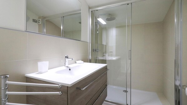 Casa | 3 habitaciones, insonorización, tabla de planchar con plancha y wifi 