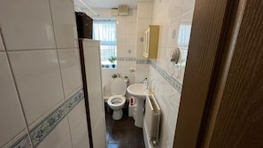 Departamento | Baño | Tina profunda, secadora de cabello, toallas