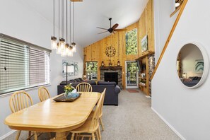 Casa, varias camas, patio, vista al jardín | Restaurantes