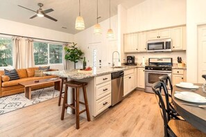 Private kitchen - 45 Grasshopper Lane, Sedona · Red Rock Views, Hot Tub, New & Modern, Walk To All (Sedona)