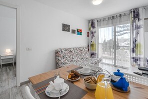 TV - Apartment in Playa de las Américas, 5 minutes from the beach (Playa de la Américas)
