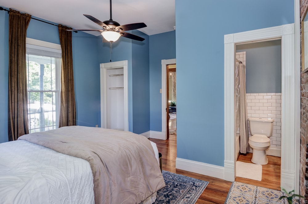 KY Bourbon Trail Home, King Bed, FirePit, Near Louisville Shelbyville