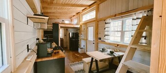 COZY PSU Rustic Tiny Home and Fishing Retreat