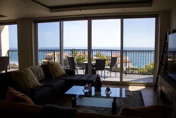 Televisión y bocina smart 