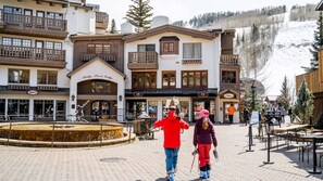 Exterior - 6BR Slopeside Lodge - Ski In/Ski Out, Walk to Everything (Vail)