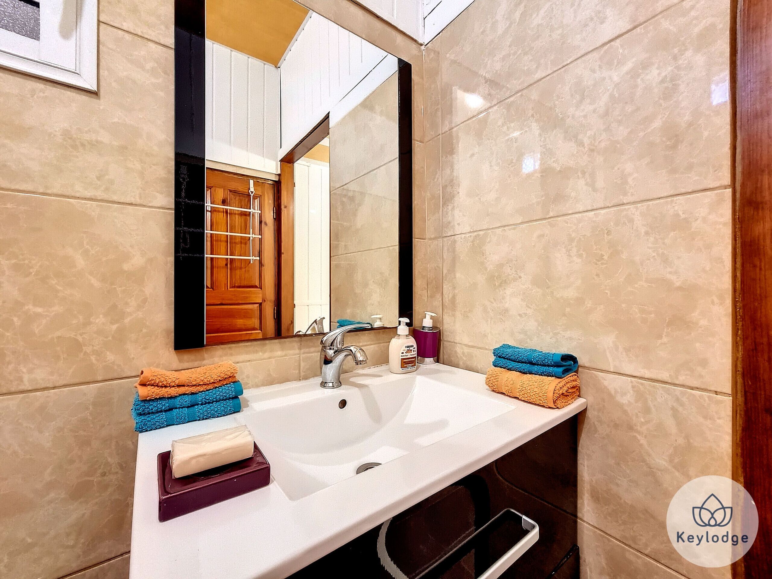 Douche, serviettes fournies