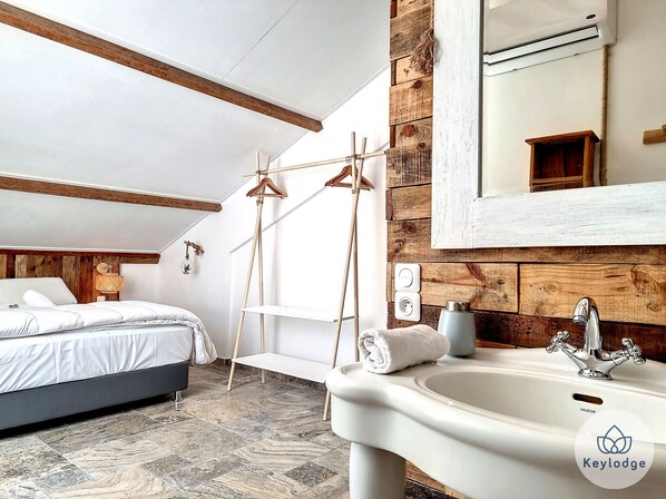 3 chambres, fer et planche à repasser, Wi-Fi gratuit, draps fournis