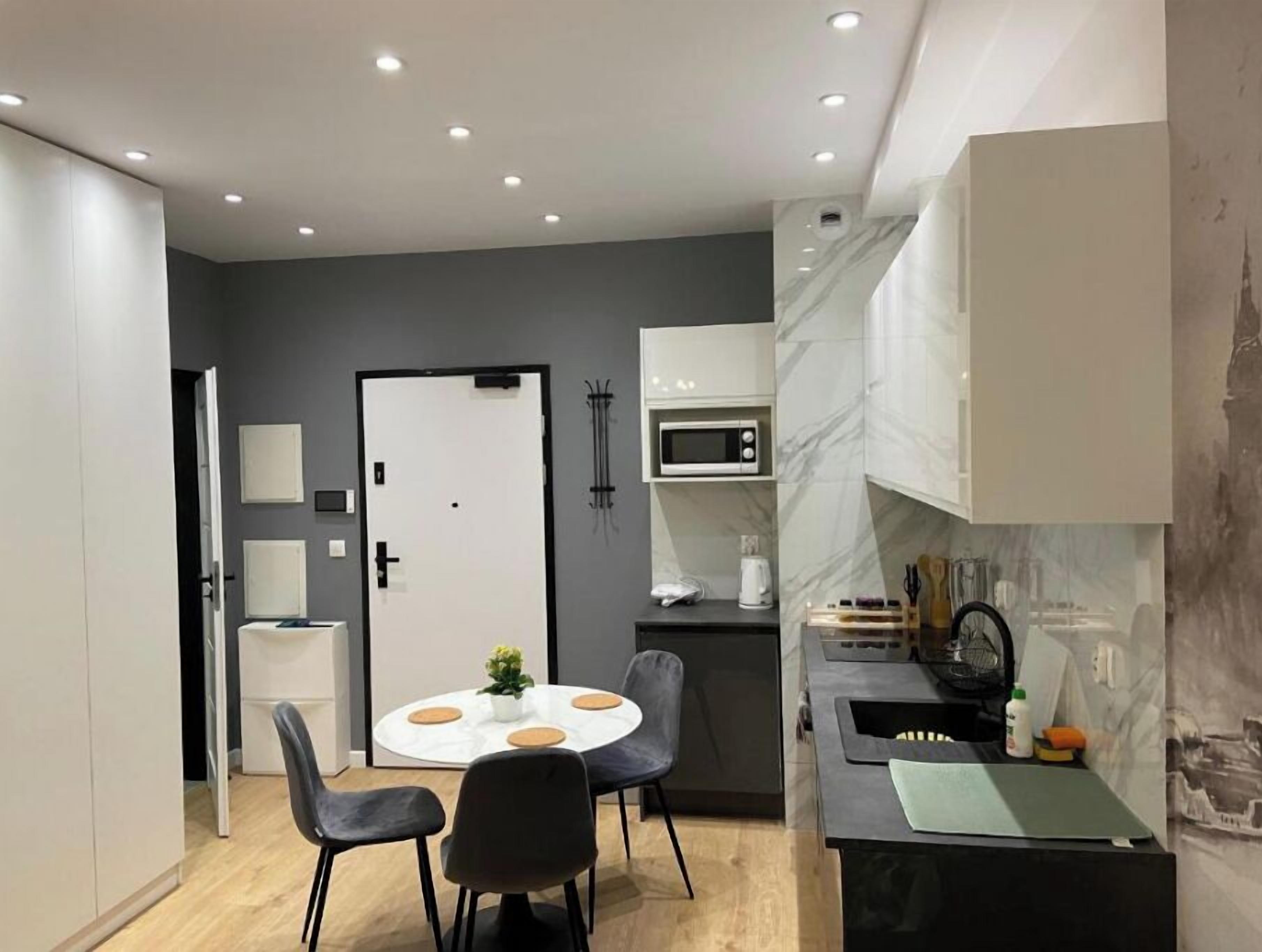 Microwave, dishwasher