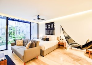 Deluxe Studio Suite | 1 bedroom, in-room safe, laptop workspace, iron/ironing board