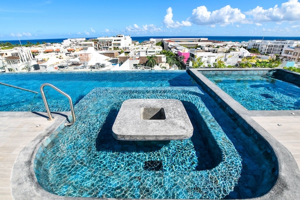 Outdoor pool, sun loungers