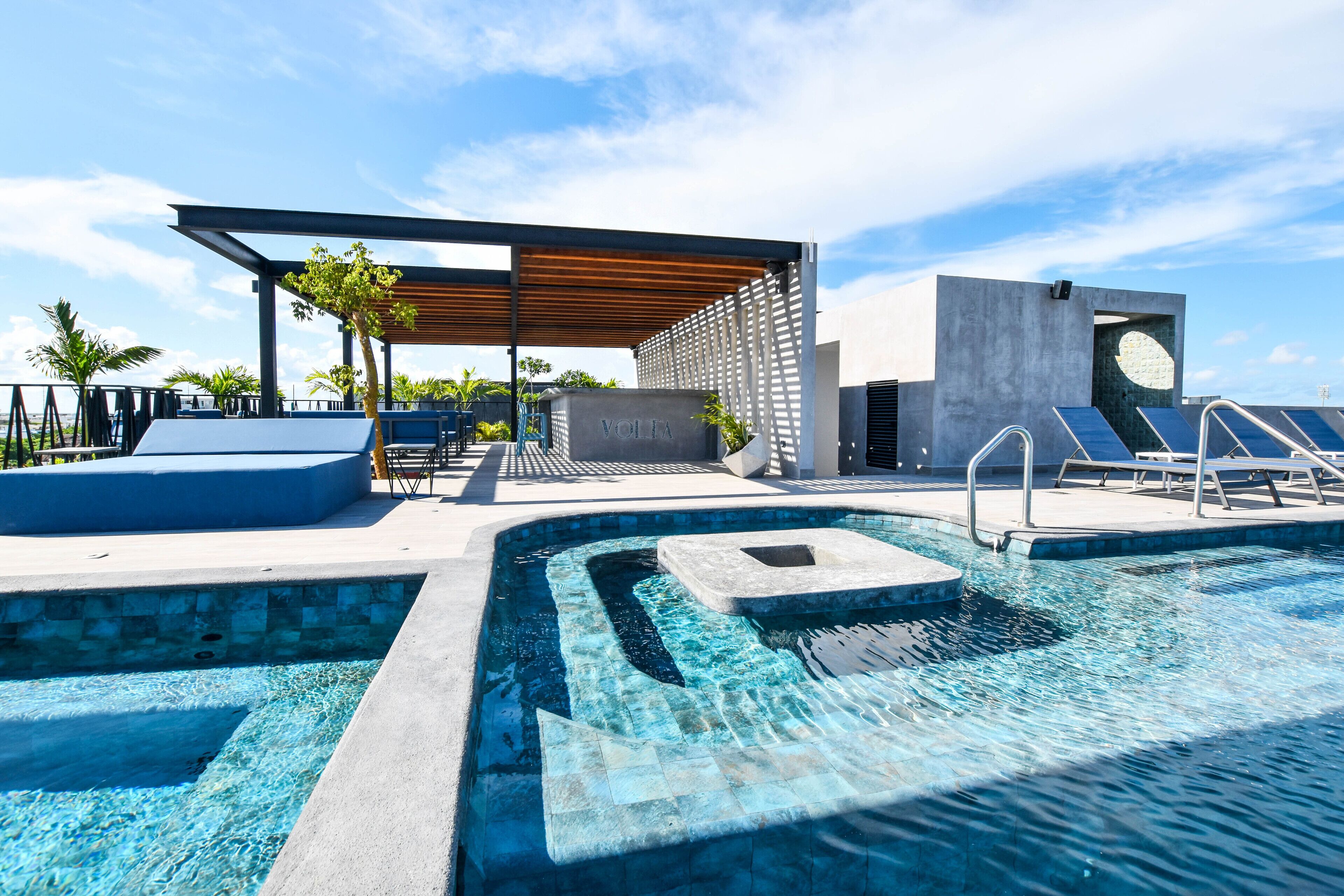 Outdoor pool, pool loungers