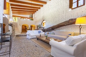 Kamin, Tischtennisplatte