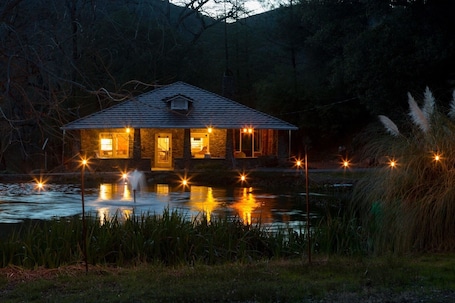 Exterior. Stonehouse Lodge, Private Cottage on Winery & Vineyard Property