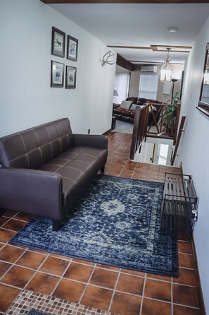 Una Smart TV, una chimenea