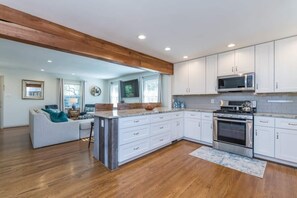 Fridge, microwave, oven, stovetop - Celebrate the best of Kentucky while staying at Kentucky's Best on Berry (Lexington)