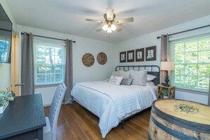 5 bedrooms, desk, iron/ironing board, free WiFi - Celebrate the best of Kentucky while staying at Kentucky's Best on Berry (Lexington)