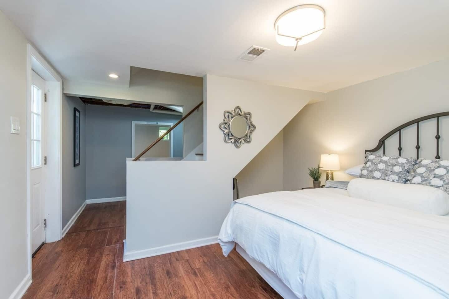 5 Schlafzimmer, Schreibtisch, Bügeleisen/Bügelbrett, kostenloses WLAN