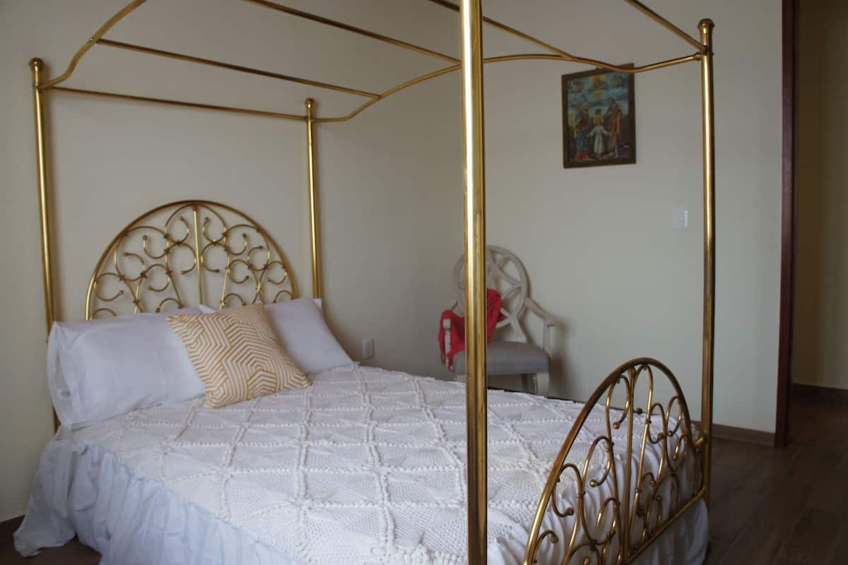 Superior kamer (Girasol) | Badkamer | Een douche, handdoeken