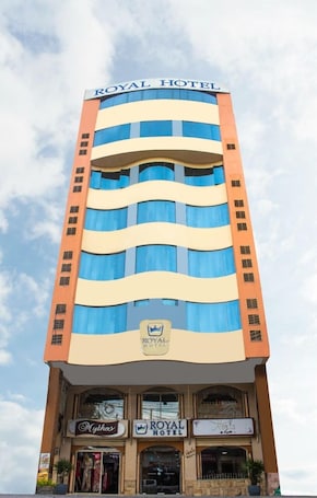 Front of property. GRAND HOTEL MACHALA