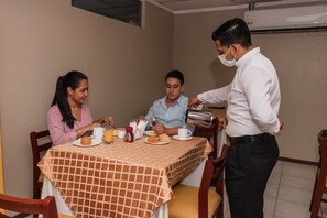 Desayuno continental incluido todos los días