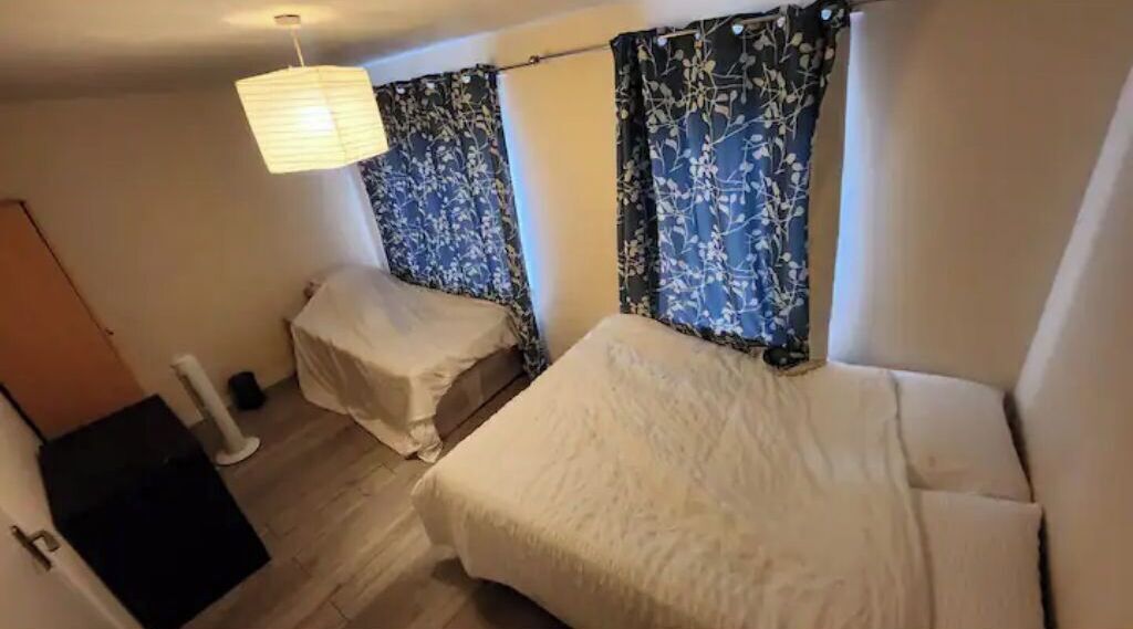 Ferros/tábuas de passar roupa, Wi-Fi de cortesia, roupa de cama