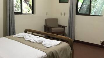 2 bedrooms, WiFi, bed sheets, wheelchair access