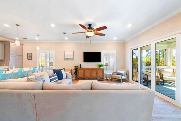 スマートテレビ、書斎 / ワークスペース