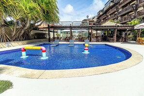 Outdoor pool - APTO Beira-Mar | Conforto e Charme | Pé na Areia | Barra Bali | Destino BSM 329 (Barra de São Miguel)