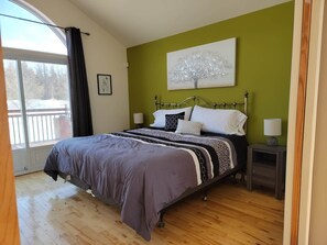 Deluxe Apartment | Cots/infant beds, rollaway beds, free WiFi, bed sheets