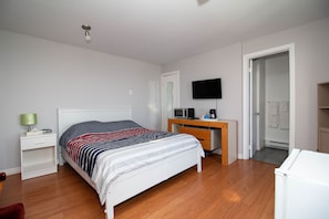 Comfort Double Room | Cots/infant beds, rollaway beds, free WiFi, bed sheets - Motel de la mer (Rimouski)