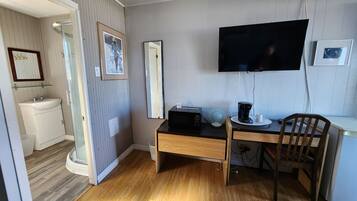 Standard Quadruple Room | Bathroom