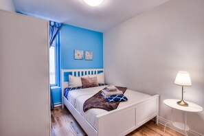 2 habitaciones, escritorio, tabla de planchar con plancha y wifi 