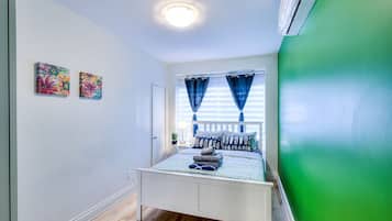 3 bedrooms, desk, iron/ironing board, WiFi