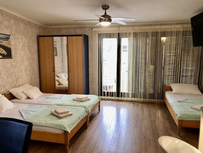 1 bedroom, iron/ironing board, free WiFi, bed sheets - Apartment Oak with shared hot tub (Sabunike)