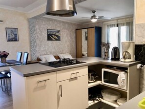 Fridge, microwave, stovetop, dishwasher