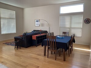 Interior - Quiet neighborhood with stunning views of the Organ Mountains. (Las Cruces)