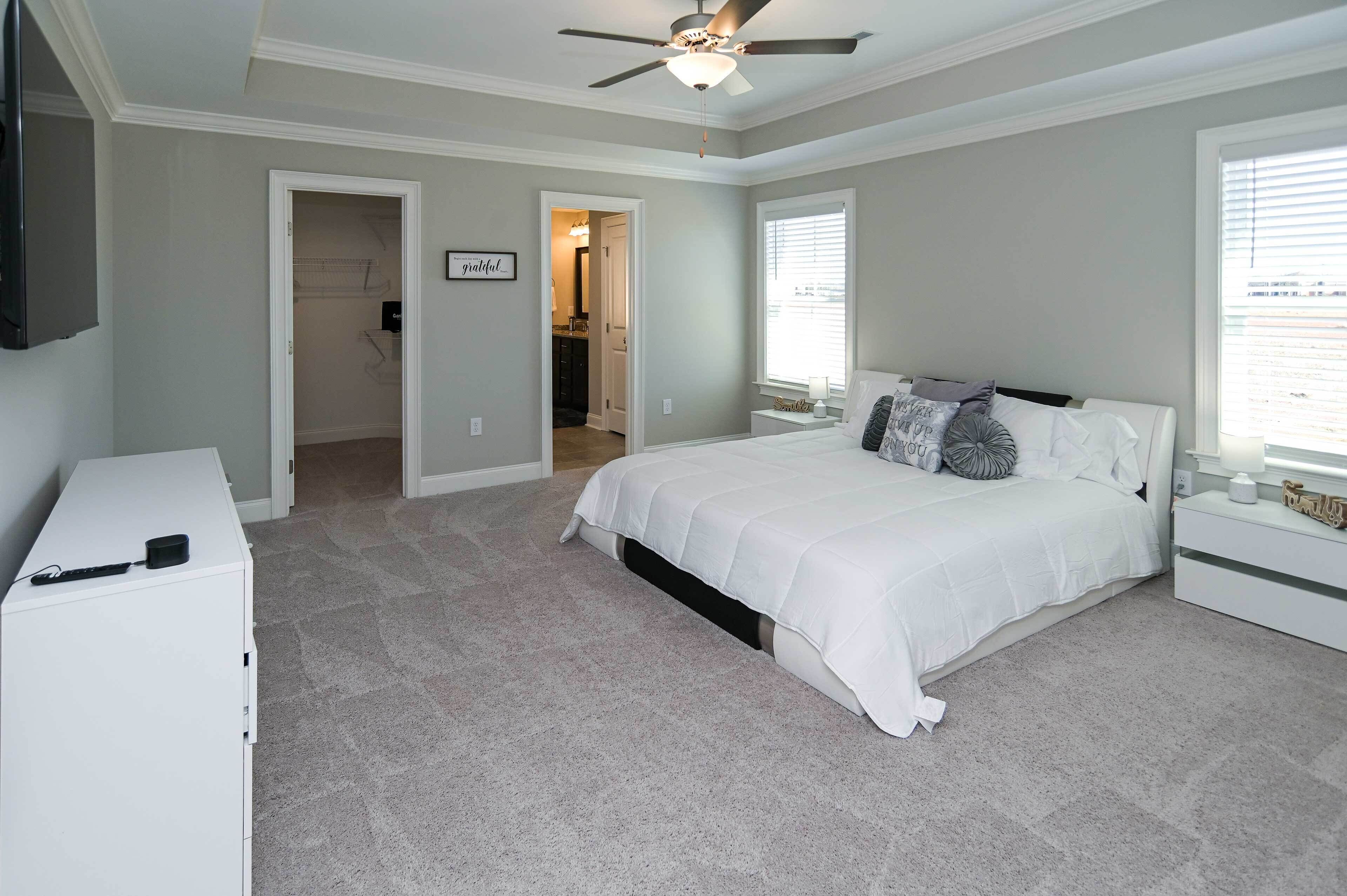 4 bedrooms, desk, iron/ironing board, travel crib
