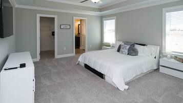 4 bedrooms, desk, iron/ironing board, travel crib