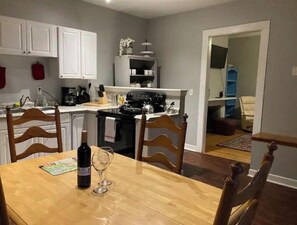 Dining - 3 Beds in Roomy Apt - UNH, Portsmouth, Dover (Dover)