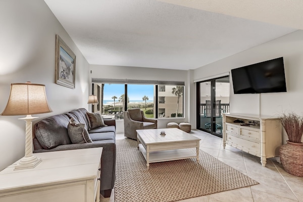 Relax and Watch TV while Enjoying Ocean Views