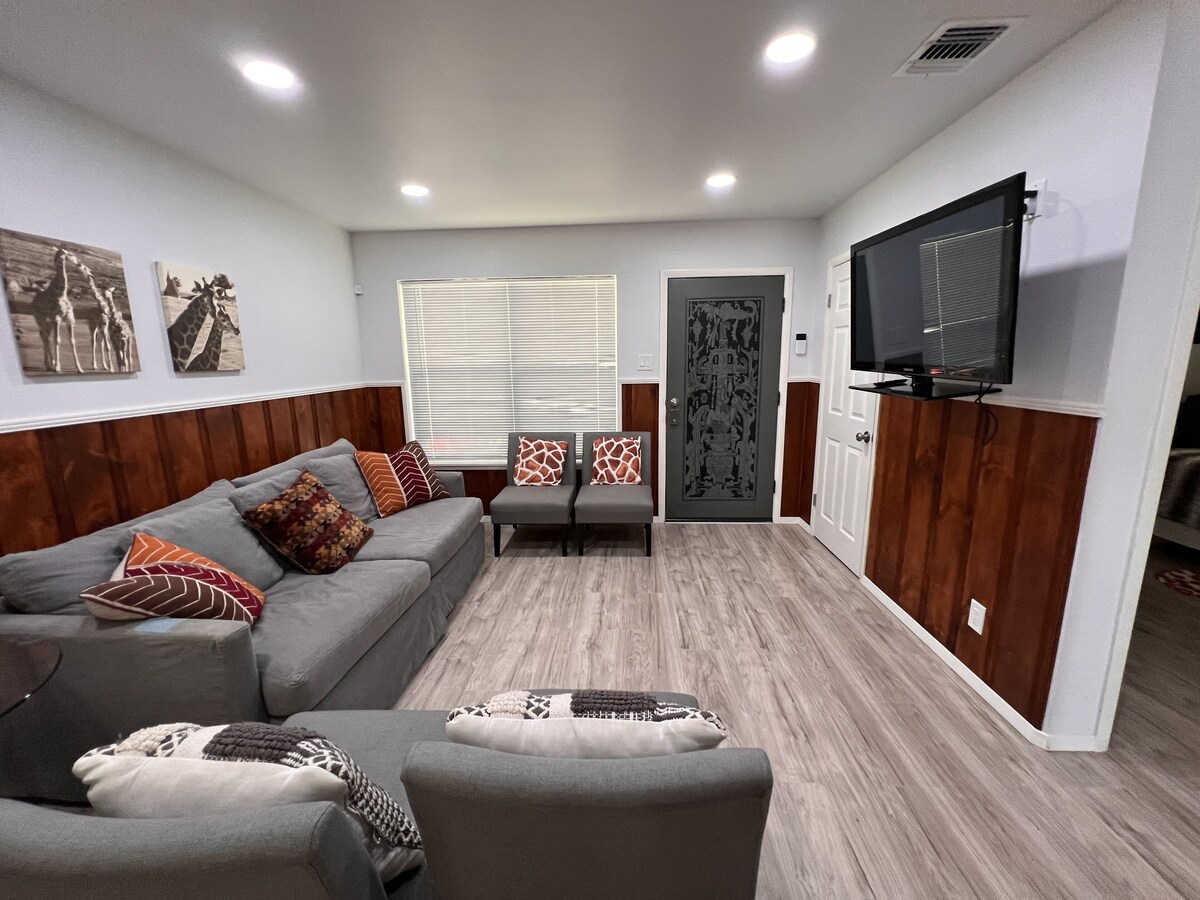 Giraffe 🦒 Cottage EV2 Tesla