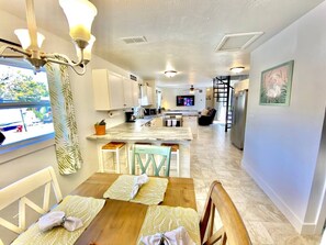 Dining - Belleair Manor by the Beach, Heated Pool + Theater (Largo)