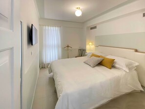 3 bedrooms, in-room safe, iron/ironing board, travel crib